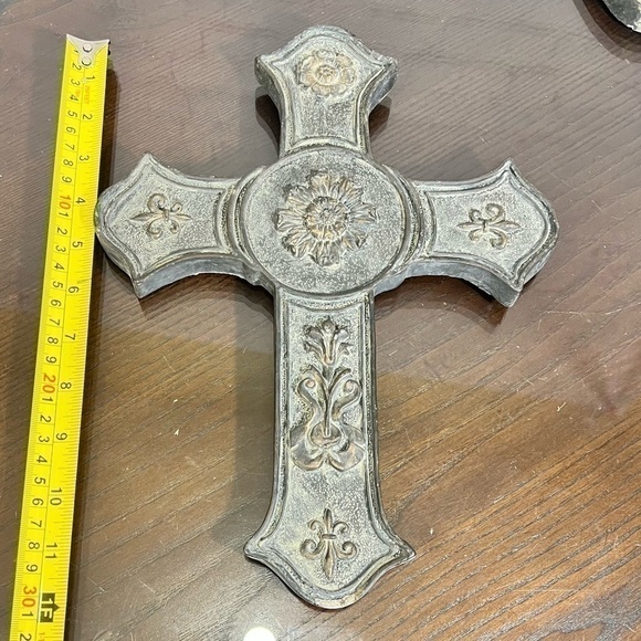 5 Pc set  Beautiful Gothic Crosses made of Resin Plaster. Perfect for the Garden - Picture 12 of 16